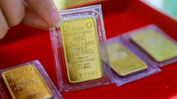 Giá vàng SJC đi ngang gần 1 tháng, tỷ giá tại các ngân hàng giảm