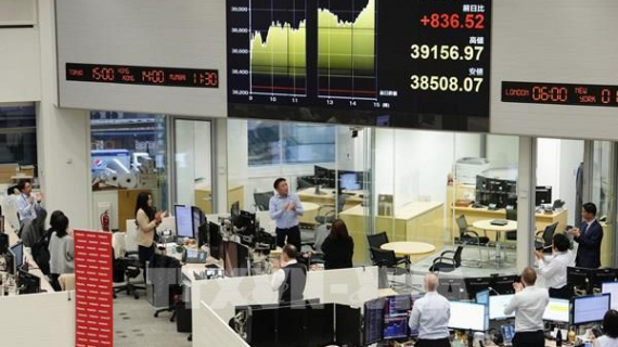 Thị trường chứng khoán châu Á biến động trái chiều do ảnh hưởng chính trị ở Mỹ