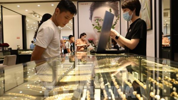 Giá vàng xác lập mức cao kỷ lục mới trong chiều 17/7