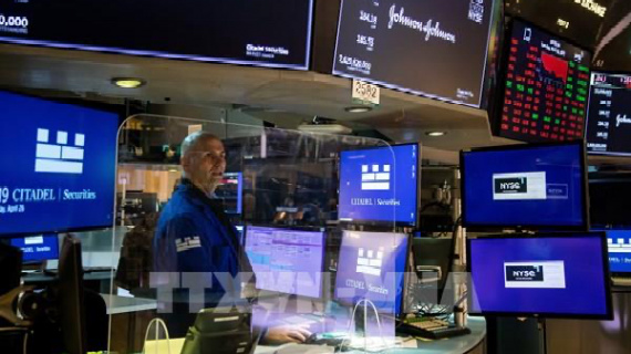 Chuyển động thị trường: Chứng khoán Mỹ chấm dứt chuỗi phiên tăng cao kỷ lục