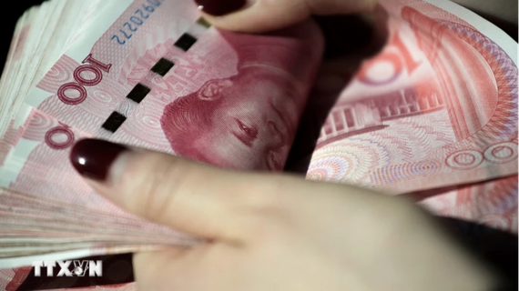 Trung Quốc bất ngờ hạ lãi suất để hỗ trợ tăng trưởng kinh tế