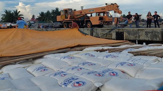 Cắt giảm thuế nhập khẩu gạo có hiệu lực khiến thương nhân Philippines tăng nhận hàng