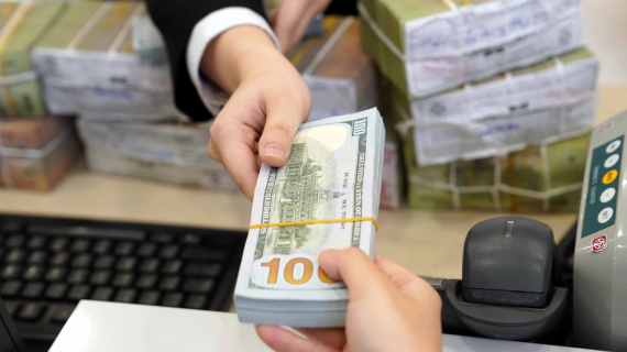 Tỷ giá USD/VND tại các ngân hàng tiếp tục giảm nhưng vẫn kịch trần