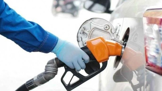 Giá xăng tăng trở lại, RON 95 vượt 19.700 đồng/lít