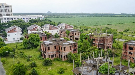 Bộ Xây dựng đề xuất đánh thuế người sở hữu nhiều nhà đất, bỏ hoang và người mua đi bán lại trong thời gian ngắn để kiếm lời