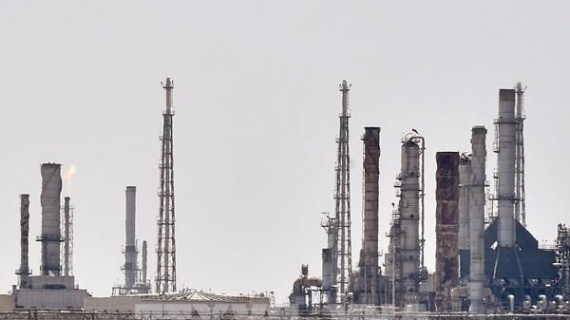 Giá dầu thế giới giảm 3% trước triển vọng nguồn cung dồi dào