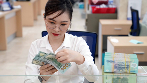 Đồng USD tiếp tục giảm mạnh tại các ngân hàng thương mại