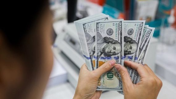 Tỷ giá đảo chiều tăng, giá vàng SJC giảm theo thế giới