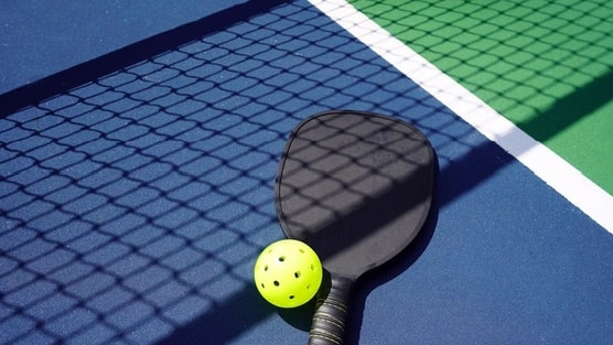 Một doanh nghiệp trên sàn chứng khoán đang thu tiền mỗi ngày từ sân Pickleball