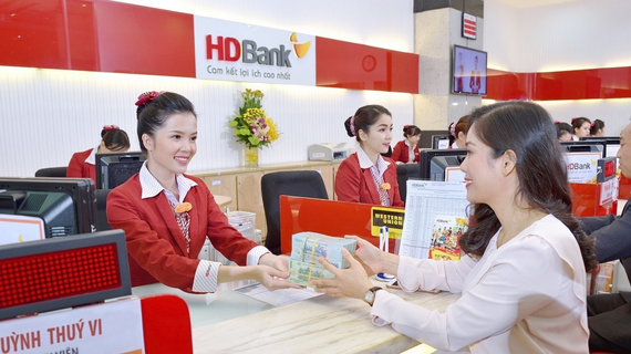 HDBank: Lợi nhuận 9 tháng vượt 14.800 tỷ đồng, tiếp tục dẫn đầu về tỷ suất lợi nhuận, chia cổ tức và cổ phiếu thưởng đến 30%