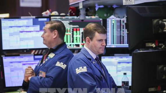 Chứng khoán Âu-Mỹ chững đà tăng do bất ổn chính trị