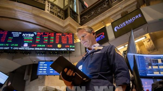 Phố Wall tạm biệt tháng 10 tích cực, Dow Jones có chuỗi tăng dài