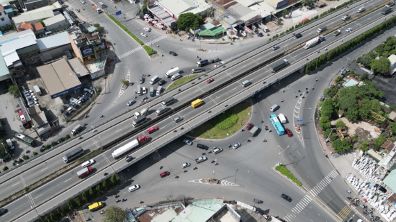 Quốc lộ 13 trở mình