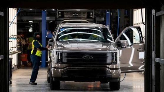 Tesla, Ford đau đầu vì tồn nhiều xe điện hạng sang