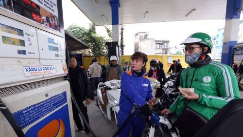 Giá xăng giảm nhẹ trong kỳ điều hành chiều 6/11