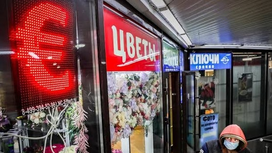 Lãi suất cao ngất giáng đòn vào 'trụ cột' chiếm 2/5 GDP Nga,  gần 20 'ông lớn' bên bờ vực phá sản