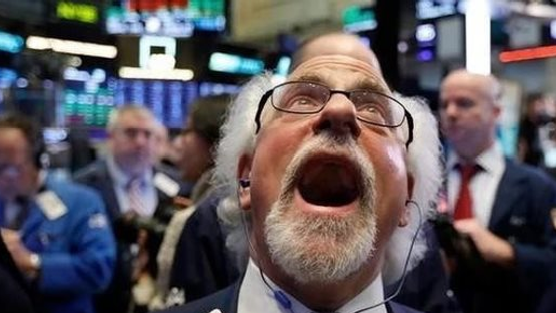 Phiên 18/12: Khối ngoại bán ròng mạnh tay gần 900 tỷ đồng, một cổ phiếu bất động sản bị xả đột biến