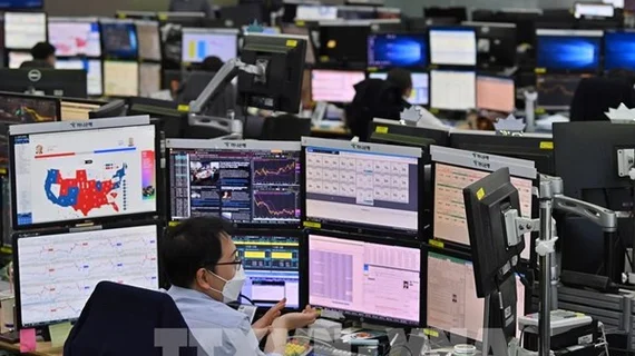 Chứng khoán châu Á khởi sắc nhờ tín hiệu lạm phát Mỹ và lợi nhuận ngành chip