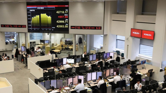 Nhà đầu tư nước ngoài mua ròng gần 38 tỷ USD cổ phiếu Nhật Bản trong 2025