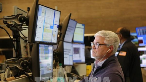 Chứng khoán Mỹ giảm nhẹ trong phiên giao dịch cuối năm