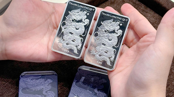 Người tích trữ bạc tại Việt Nam lãi đậm sau hơn 1 năm