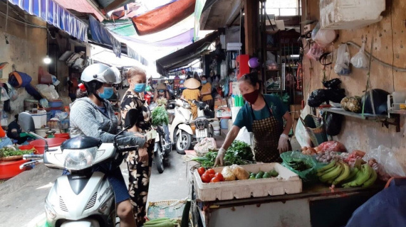 Giá thực phẩm và nhiên liệu leo thang sau mưa lũ, CPI Việt Nam tháng 11 tăng mạnh