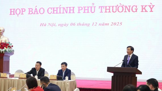 Họp báo Chính phủ tháng 11/2025: Kinh tế – xã hội duy trì đà phục hồi, quyết liệt khắc phục hậu quả bão lũ