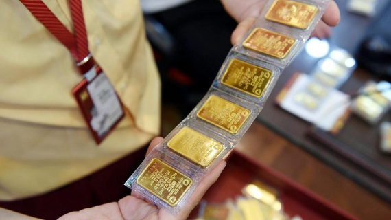 Vàng SJC tăng vọt gần 3 triệu đồng mỗi lượng