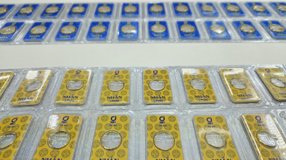 Giá vàng trong nước và USD ngân hàng đồng loạt tăng