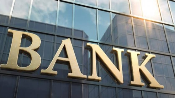 Lần đầu tiên 4 ngân hàng lớn nhất Việt Nam đều có tổng tài sản vượt 2 triệu tỷ, hai nhà băng tư nhân sắp chạm mốc lịch sử