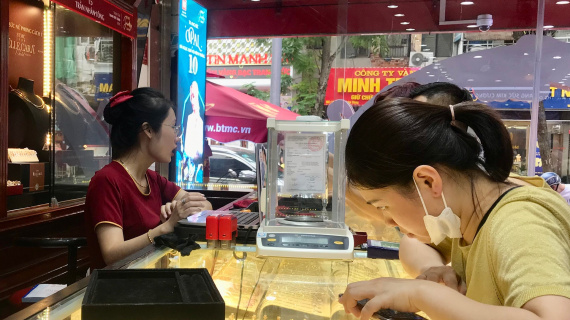 Thủ tướng yêu cầu triển khai các giải pháp ổn định thị trường vàng