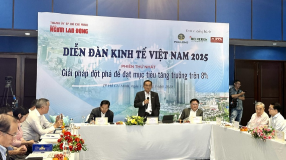 Nguy cơ bong bóng tài chính nếu 2,5 triệu tỷ đồng chảy vào chứng khoán, bất động sản