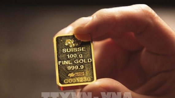 Giá vàng neo gần mốc 3.000 USD/ounce