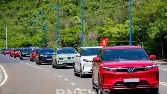 Miễn lệ phí trước bạ: Cú huých cho thị trường ô tô điện