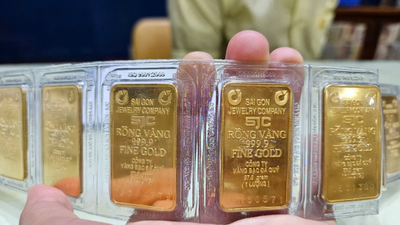 Vàng miếng SJC vượt lên trên mốc 101 triệu đồng/lượng