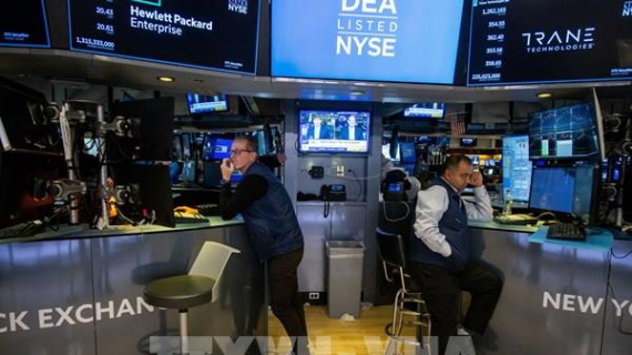 Chứng khoán Mỹ tiếp tục lao dốc, châu Âu khởi sắc sau động thái của ECB