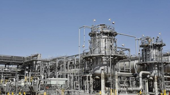 Giá dầu thế giới tăng gần 2% lên mức cao nhất 5 tuần