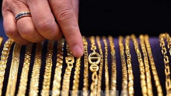 Giá vàng áp sát ngưỡng 3.300 USD/ounce