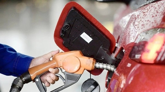 Giá xăng RON 95 xuống dưới 19.000 đồng/lít - thấp nhất 4 năm qua