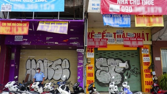Hàng quán tại Tp.HCM vẫn thi nhau đóng cửa, trả mặt bằng