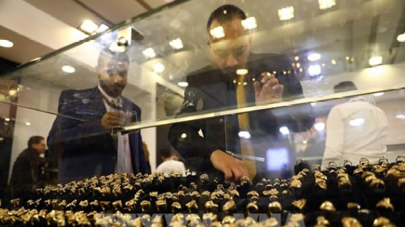 Giá vàng giằng co giữa rủi ro địa chính trị và sức mạnh kinh tế Mỹ