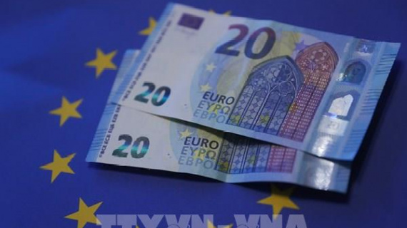ECB giữ nguyên lãi suất