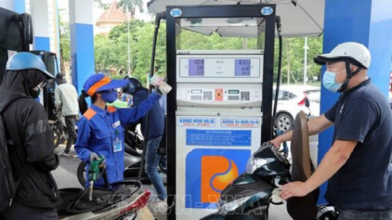 Giá xăng vẫn giảm nhẹ, giá dầu quay đầu tăng từ chiều 24/7