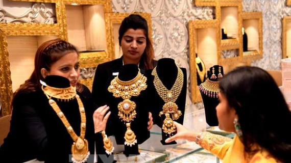 Đà tăng của USD gây sức ép lên giá vàng châu Á