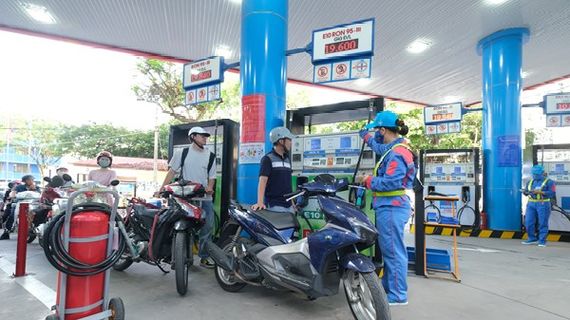 Giá xăng dầu đảo chiều giảm nhẹ từ chiều 14/8