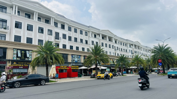 Các ông lớn bất động sản bán lẻ đến 