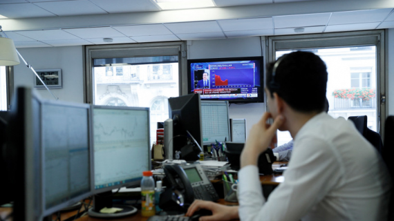 Chứng khoán châu Âu giảm sâu, giá kim loại tăng vọt trước căng thẳng Mỹ