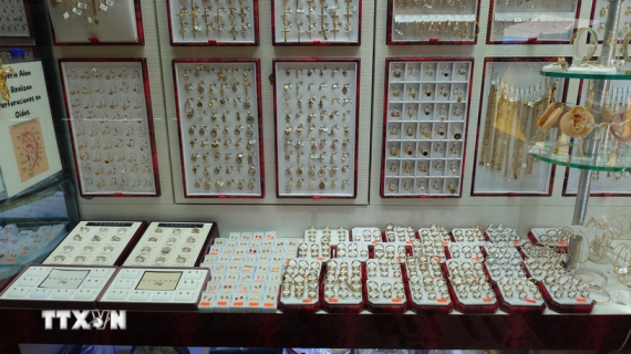 Vàng và kim loại quý giảm giá do căng thẳng địa chính trị