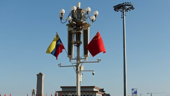 Dùng dầu để trả nợ Trung Quốc, Venezuela đang nợ Bắc Kinh bao nhiêu?