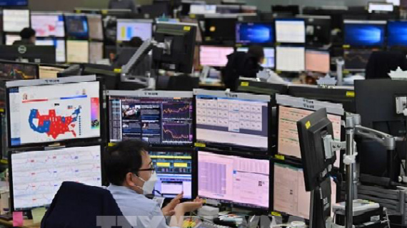 Chứng khoán Nhật Bản giảm điểm do áp lực từ đồng yen mạnh lên